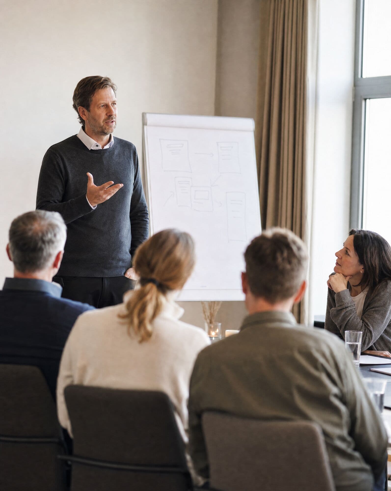 Teilnehmerin im Rhetoriktraining während einer Gesprächsübung